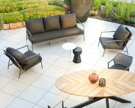 Salon de jardin 3 pièces en aluminium, teck et tissu spécial extérieur gris foncé "Hélios"