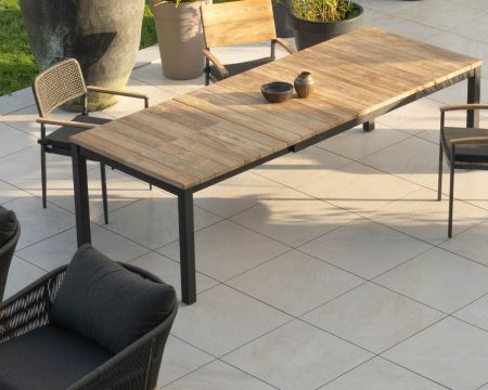 Table de jardin extensible 180 à 260 cm en teck et aluminium noir "Ozone"