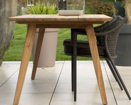 Table à manger spécial extérieur 160x90 cm "Tuléo" design épuré et teck recyclé