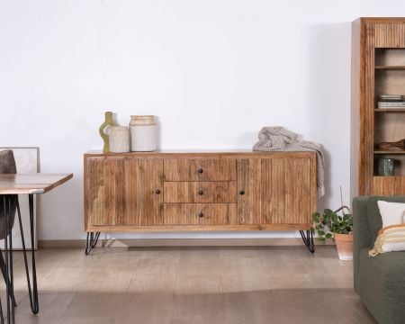 Bahut rétro en acacia avec façades gaufrées et pieds métal "Wendy"