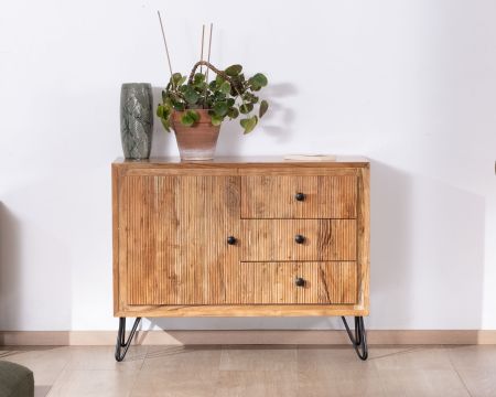Petit buffet de rangement en acacia avec façades gaufrées et pieds métal "Wendy"