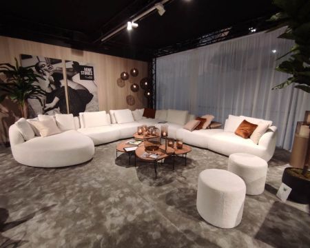 Grand canapé design haute couture tissu blanc bouclé "Huddle"