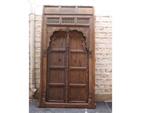 Belle porte indienne avec arche sculptée bois et métal "Vieille Porte"