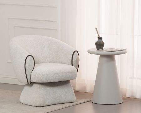 Petit fauteuil lounge en tissu bouclette blanc cassé "Sweet Culture" design enveloppant