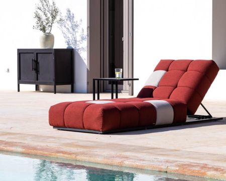 Grand transat rouge et beige tissu Sunbrella "Lazy Beach"