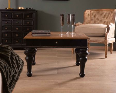 Table basse carrée bicolore en bois massif avec tiroir "Legacy"