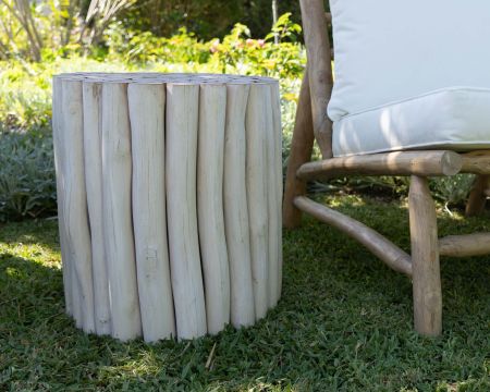 Table d'appoint style ethnique en branches de teck "Sumatra" blanc et bois