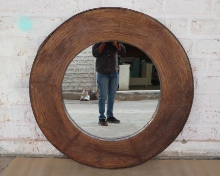 Grand miroir rond avec cadre bois recyclé "Vieille Porte" pièce unique