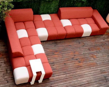 Salon d'extérieur design tissu Sunbrella rouge et beige "Lazy Beach" retour droit