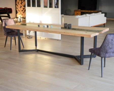 Grande table de repas moderne "Cassiopée" 260 cm verre, acacia et métal noir