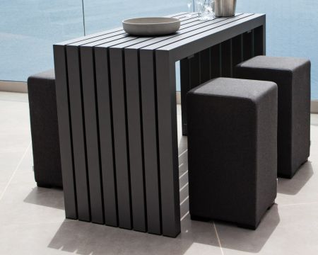 Ensemble table et tabourets hauts extérieurs 4 places "Java Island"