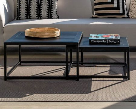 Duo de tables gigognes noires et tendances pour l'extérieur