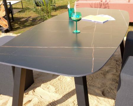 Table haute haut de gamme aspect marbre noir "Madura Island" 200cm