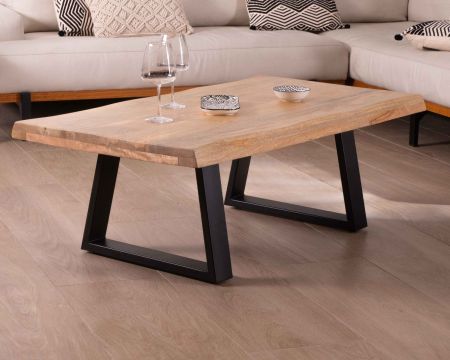 Table basse design plateau naturel pieds trapèzes en métal « Caractère »