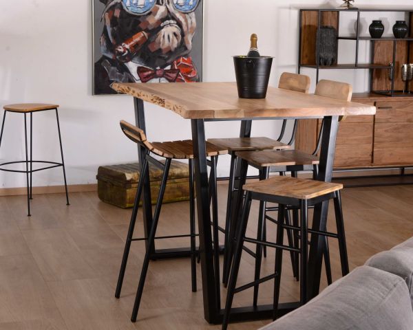 Design et contemporaine pour cette table haute en bois et métal