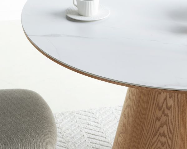 Table ronde 120 cm plateau céramique blanc effet marbre "Oria" piètement aspect chêne