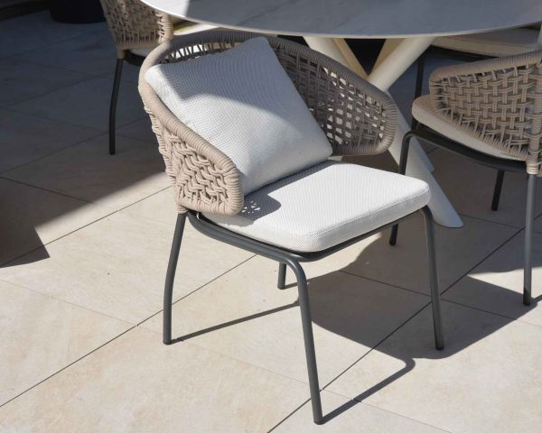 Chaise patio extérieure grise confortable Bella avec pouf