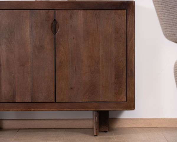 Enfilade esprit rétro chic 4 portes 180 cm en manguier massif teinte noyer "Odessa"