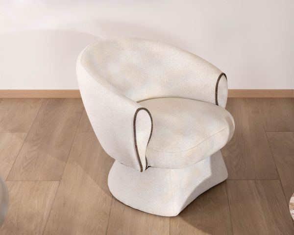 Petit fauteuil lounge en tissu bouclette blanc cassé "Sweet Culture" design enveloppant