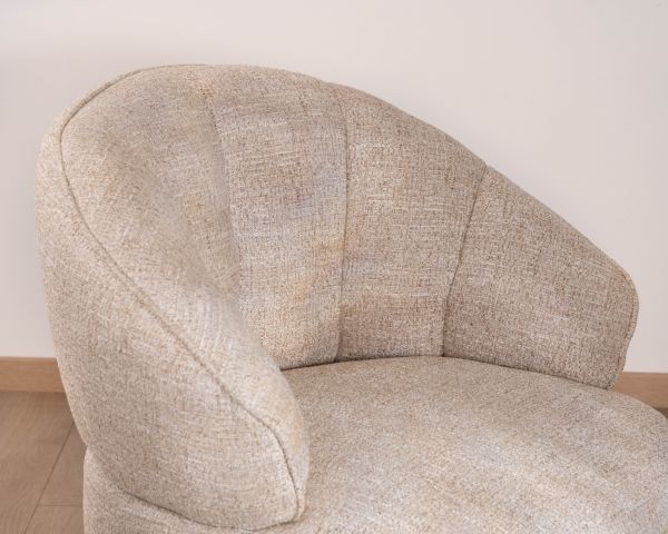 Chauffeuse effet boule avec surpiqures en tissu bouclette beige tramé "Sweet Culture" esprit cocoon 