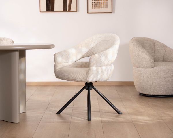 Lot de 2 chaises de repas pivotantes “Movy” assise enveloppante en tissu crème avec accoudoirs