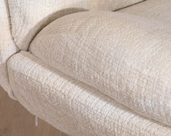Fauteuil lounge pivotant “Panama” en tissu bouclettes écru esprit scandinave