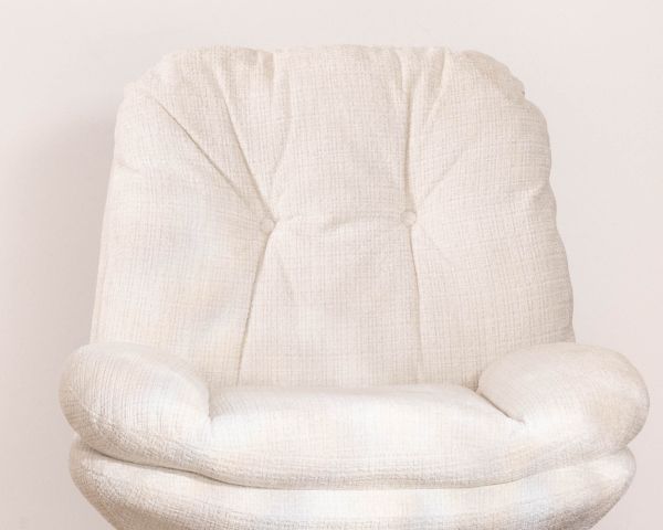 Fauteuil lounge pivotant “Panama” en tissu bouclettes écru esprit scandinave