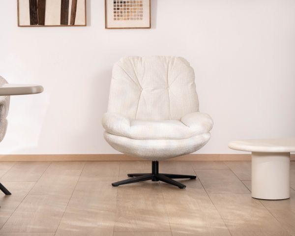 Fauteuil lounge pivotant “Panama” en tissu bouclettes écru esprit scandinave