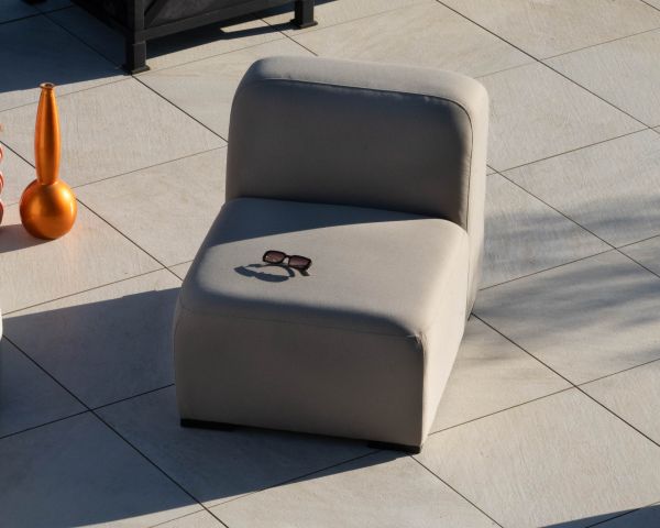 Elément d'assise pour canapé d'extérieur modulaire en tissu taupe "Miroly Bay" design organique