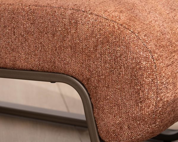 Fauteuil design rétro terracotta "Luno" en tissu bouclette et structure métal bronze