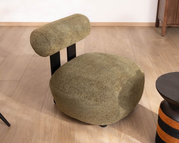 Fauteuil bas design moderne et organique en tissu bouclette kaki "Luno"