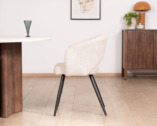 Lot de 2 chaises esprit newtro en tissu bouclettes blanc cassé et pieds métal noir "Sonate"