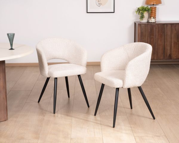 Lot de 2 chaises esprit newtro en tissu bouclettes blanc cassé et pieds métal noir "Sonate"