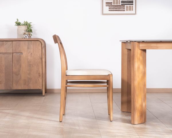 Chaise de repas design épuré en bois teinté noyer et assise tissu crème "Vogue"