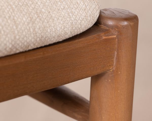 Chaise de repas design épuré en bois teinté noyer et assise tissu crème "Vogue"