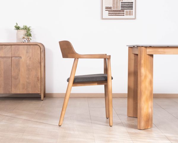Chaise de repas design épuré avec accoudoirs et assise tissu anthracite "Vogue"