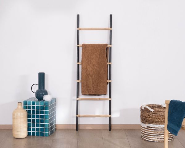 Echelle en rotin finition bicolore naturel et noir "Solira" 150 cm