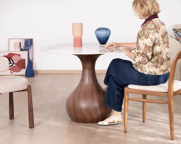 Table de repas esprit scandinave plateau rond en céramique "Cyléa" piètement effet bois