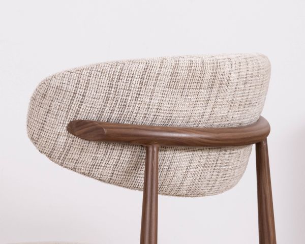 Lot de 2 chaises de repas rétro en tissu tramé beige et marron "Arpège" pieds métal aspect noyer