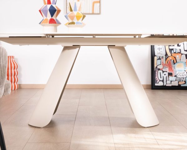 Table extensible 160 à 240 cm rétro chic "Amarello" en pierre frittée et métal champagne