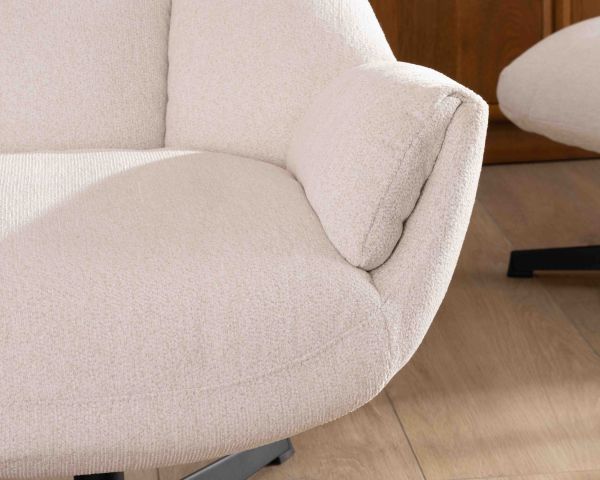 Fauteuil pivotant avec repose-pieds modulaire en tissu bouclette écru "Calista"