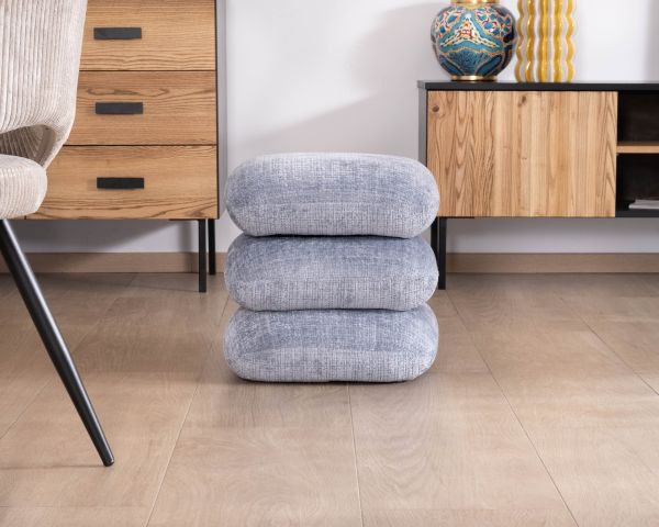 Pouf design pivotant en tissu tramé bleu glacier à reflets lumineux « Flow » esprit scandinave