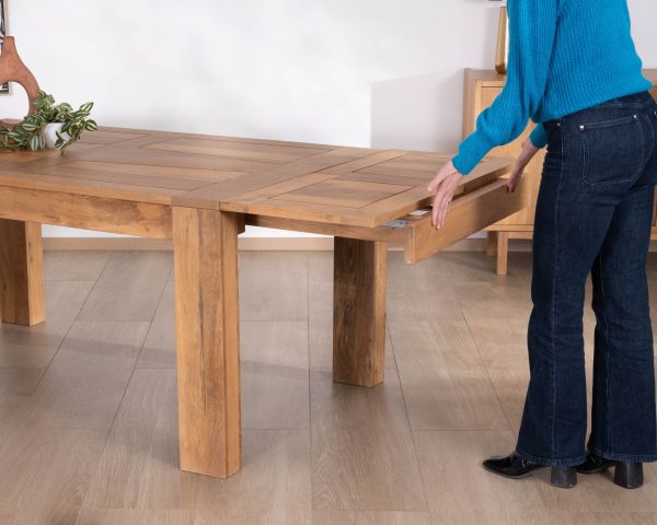 Table de repas extensible en manguier teinte chêne clair "Jappéo" 160 à 250 cm