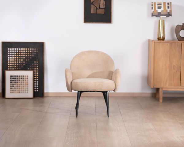 Petit fauteuil esprit scandinave en tissu duveteux beige "Luno"