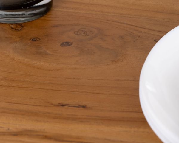 Table de repas en teck recyclé massif “Lasia” design brut contemporain et pieds métal noir