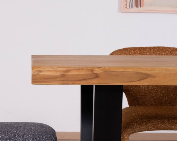 Table de repas en teck recyclé massif “Lasia” design brut contemporain et pieds métal noir