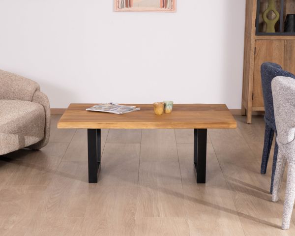 Table basse esprit loft en teck recyclé “Lasia” avec piètement métal noir en U