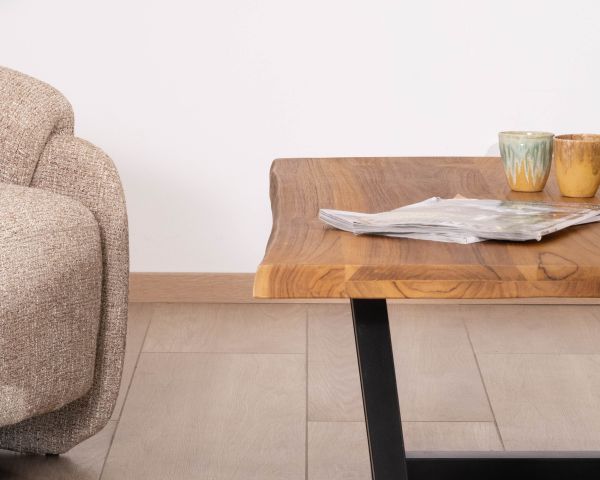 Table basse esprit loft en teck recyclé “Lasia” avec piètement métal noir en U