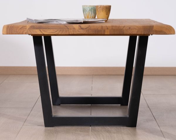 Table basse esprit loft en teck recyclé “Lasia” avec piètement métal noir en U