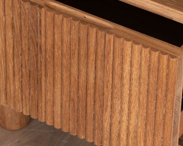 Table de chevet en chêne huilé à relief strié 1 tiroir “Winton”